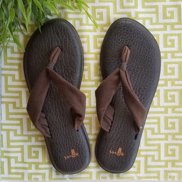 sanuk brown flip flops